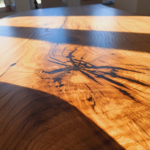 Żywicą epoksydową w sękach