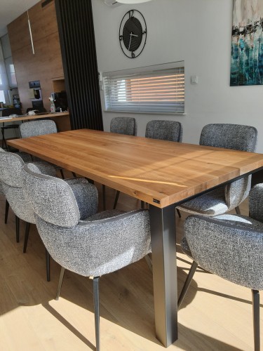 Stół dębowy Massive na czterech metalowych nogach