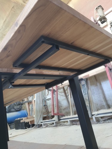 Stół dębowy Massive na czterech metalowych nogach