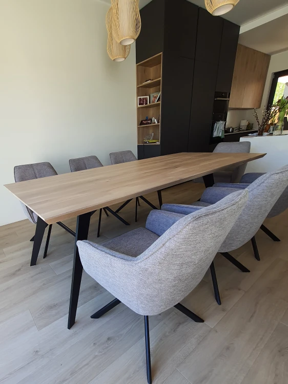 Stół dębowy LARUM,  na skośnych metalowych czarnych nogach, loft, skandynawski, nowoczesny, do salonu